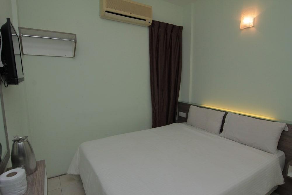 Qish Hotel Malacca Exteriör bild