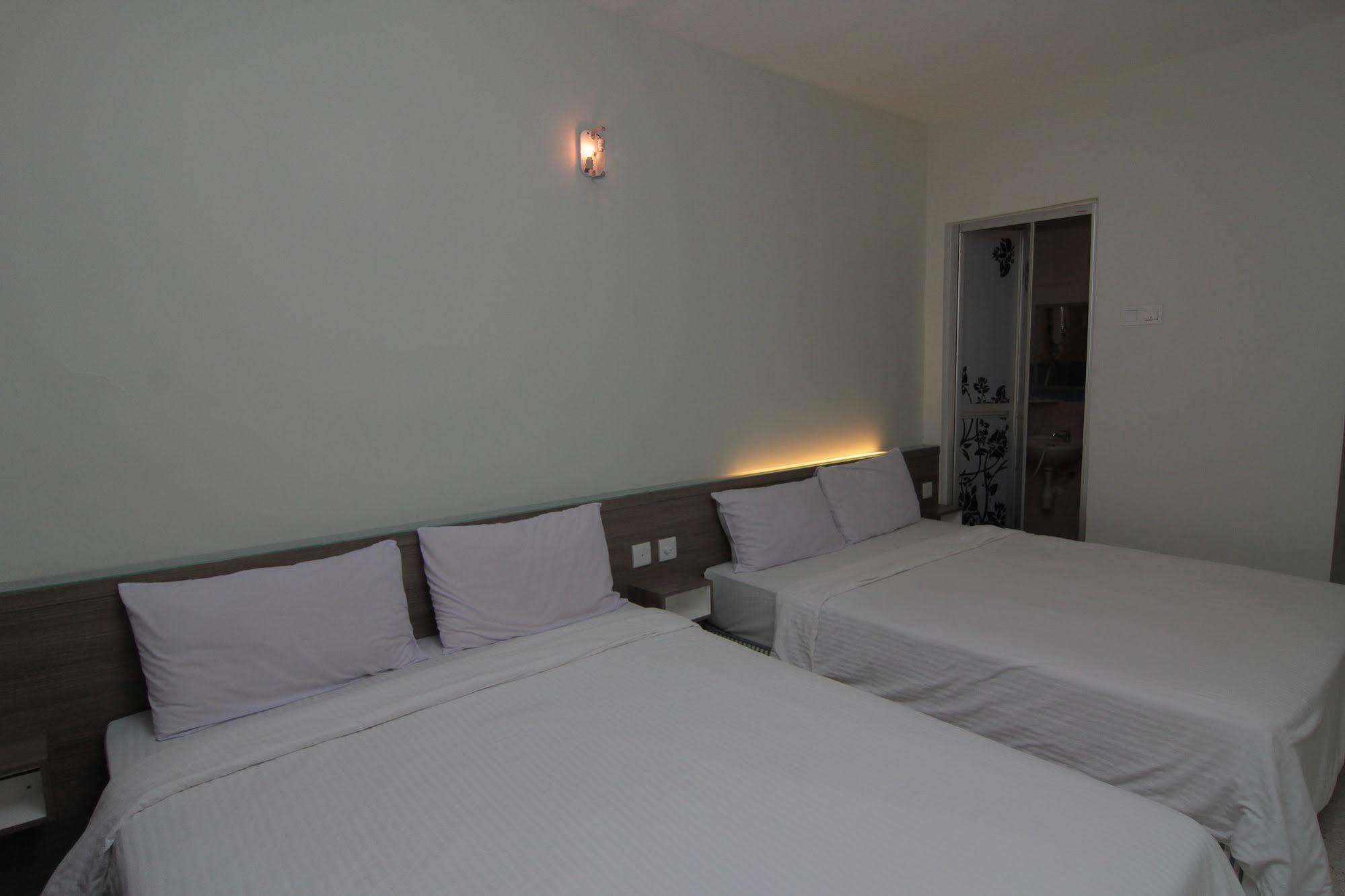 Qish Hotel Malacca Exteriör bild