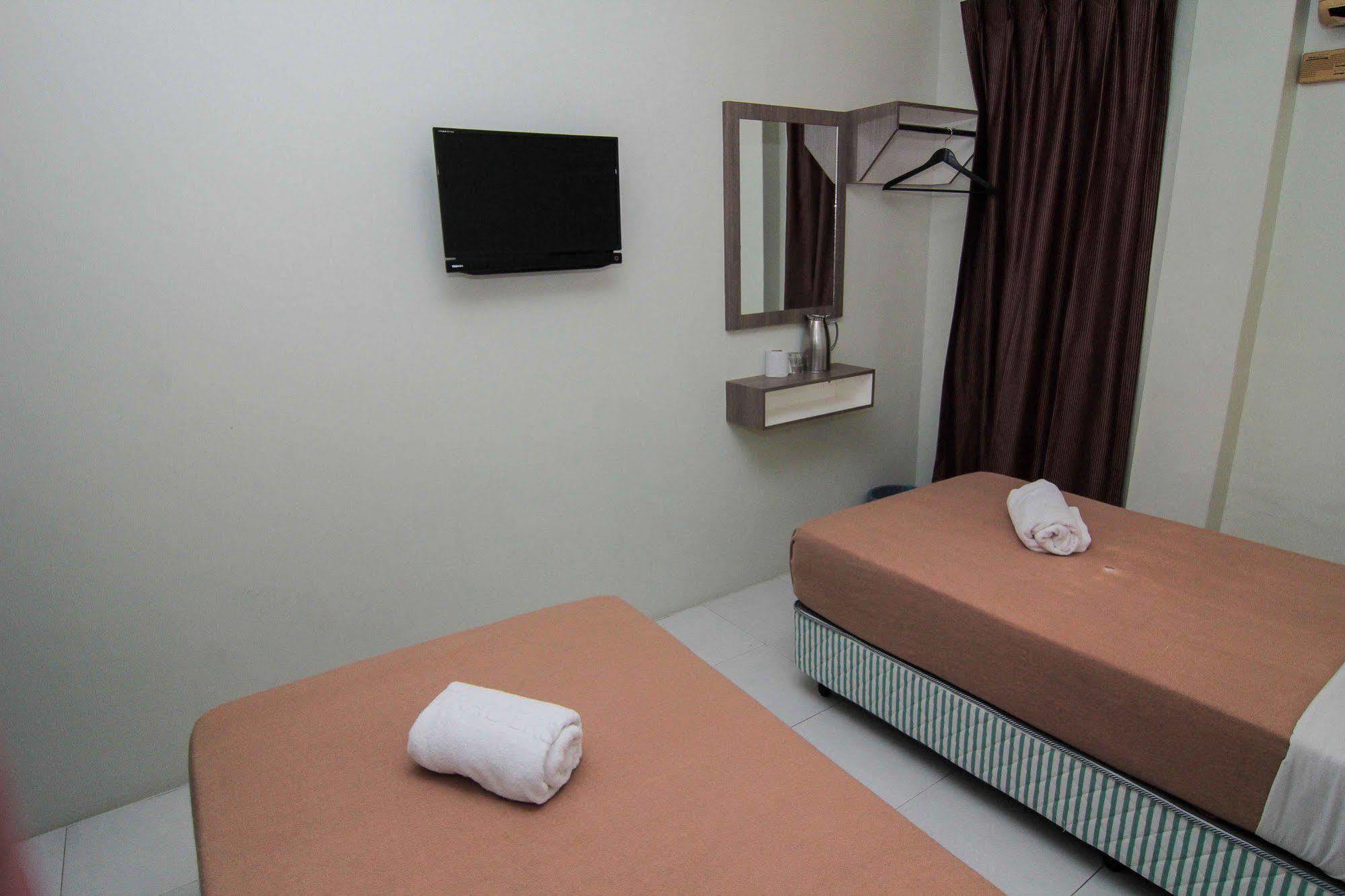 Qish Hotel Malacca Exteriör bild