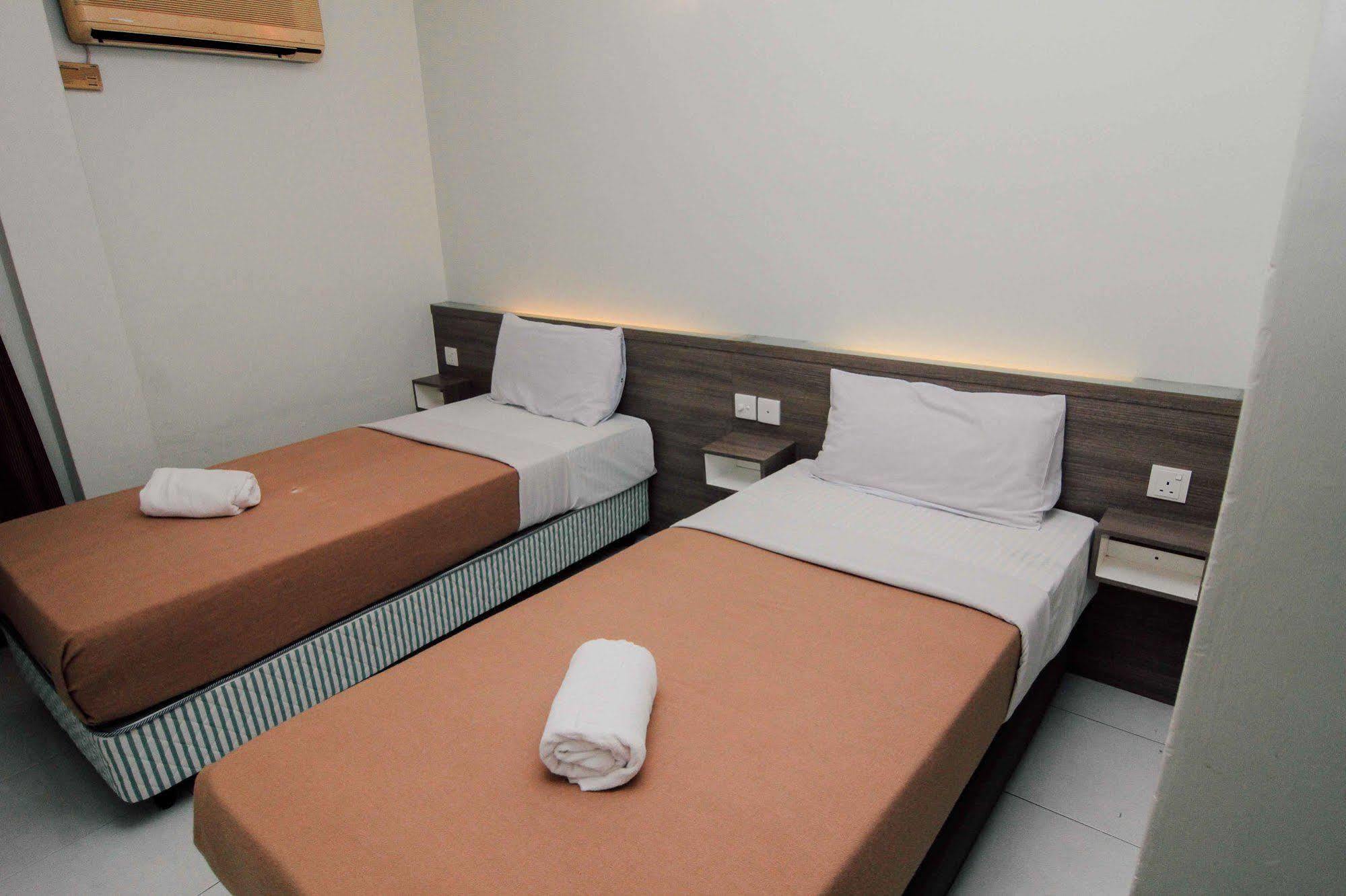 Qish Hotel Malacca Exteriör bild