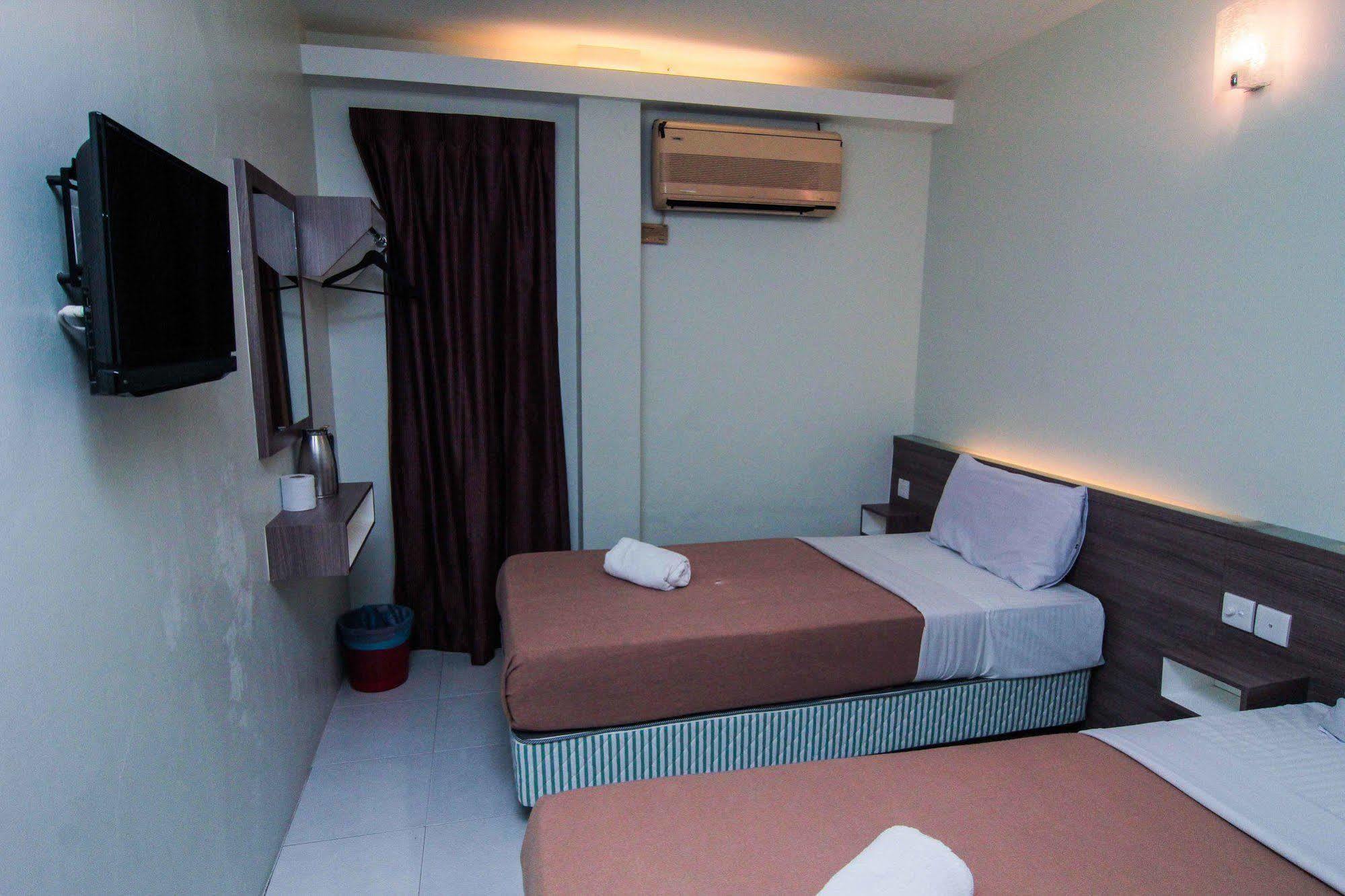 Qish Hotel Malacca Exteriör bild