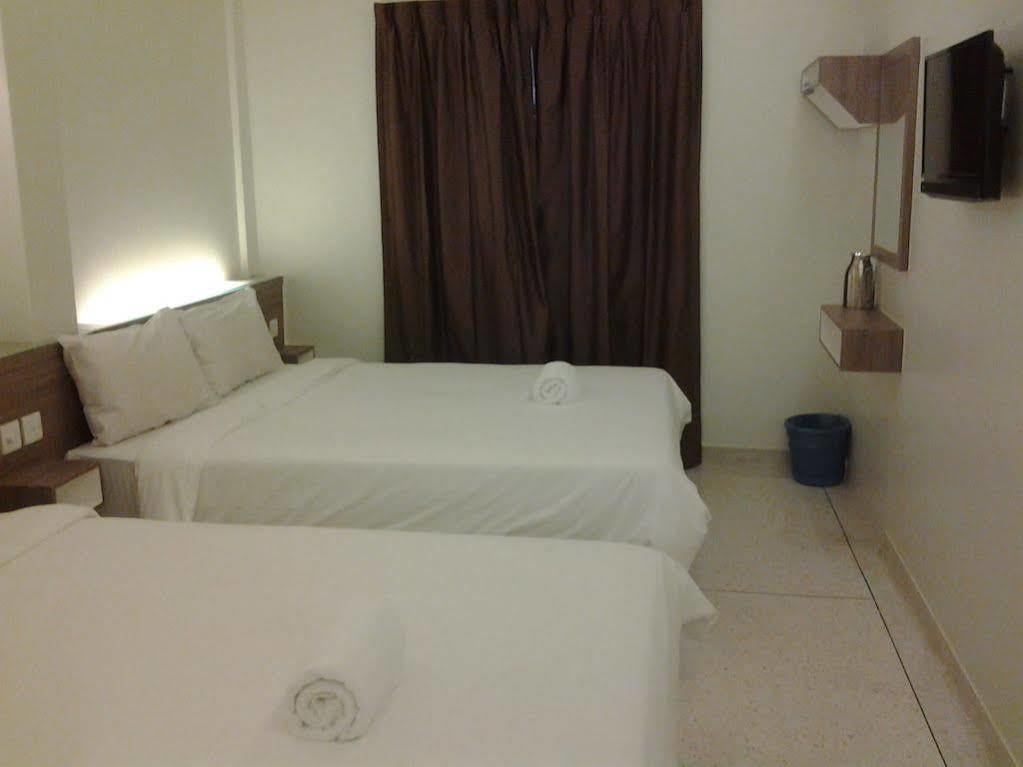 Qish Hotel Malacca Exteriör bild