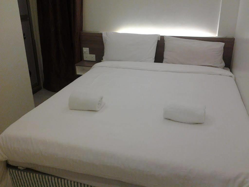 Qish Hotel Malacca Exteriör bild